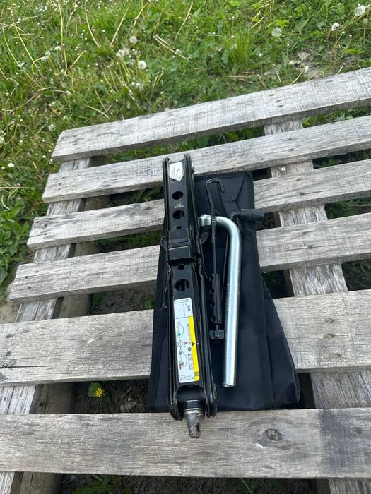 Домкрат оригінальний VW ID.4,ID.5,ID6, новий