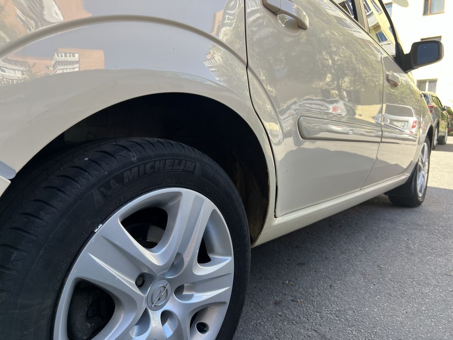 Опель Зафира Б 2013 рік 7 місць 1.6 газ/бенз рестайлинг