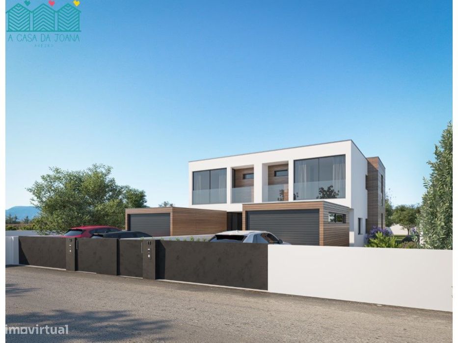 Moradia T4 com Garagem em Aradas