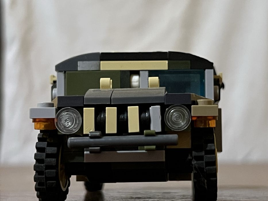 Автомобіль HMMWV/Humvee з лего