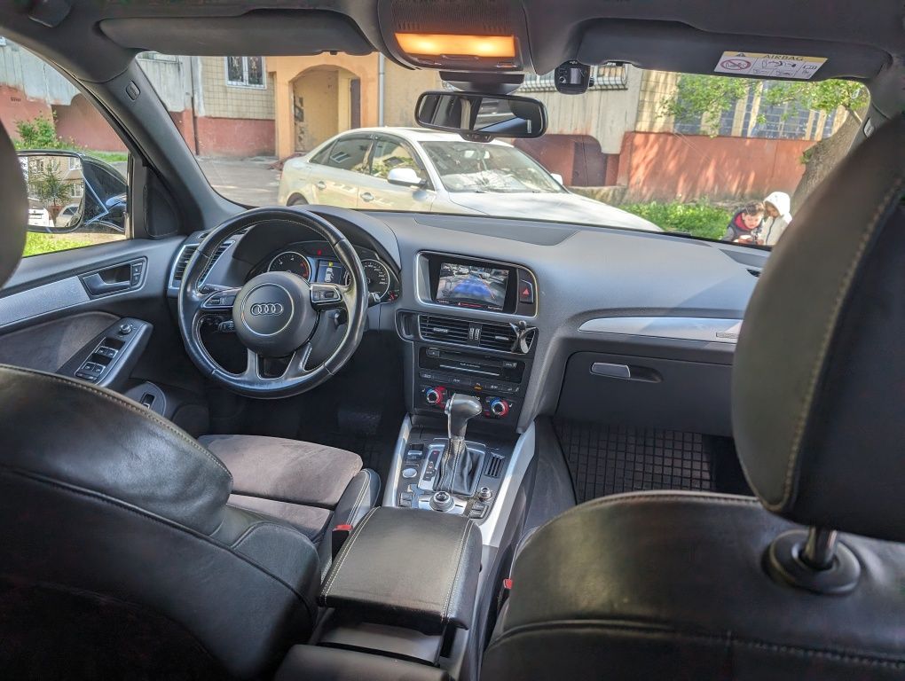 Продаж автомобіля AUDI Q5