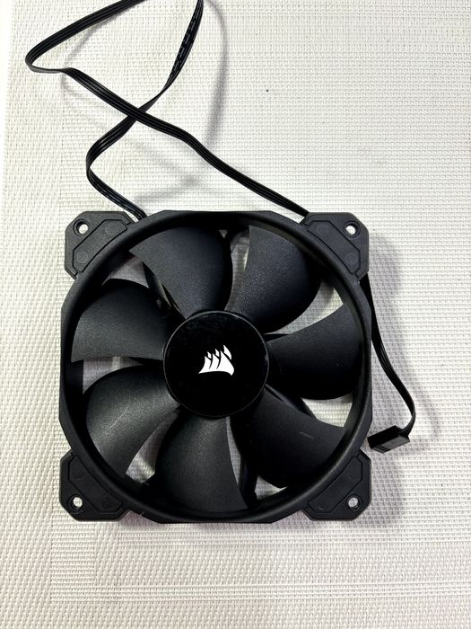 Кулер для корпуса Corsair SP120