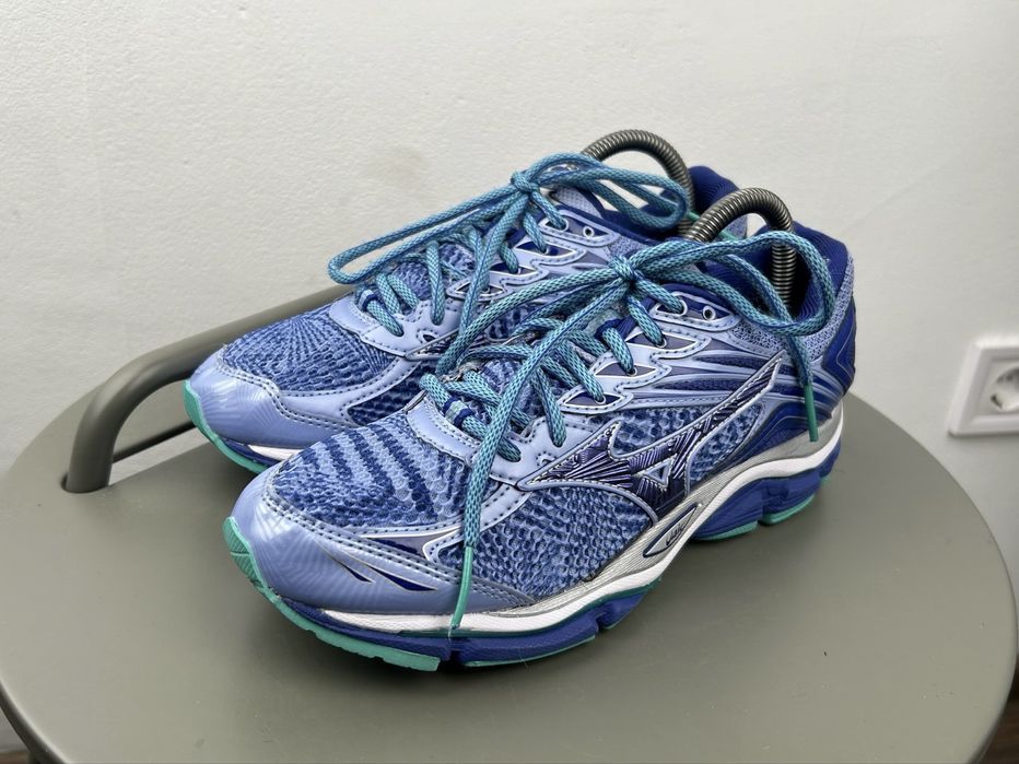Оригінал! Кросівки Mizuno Wave Enigma 37 розмір MM372