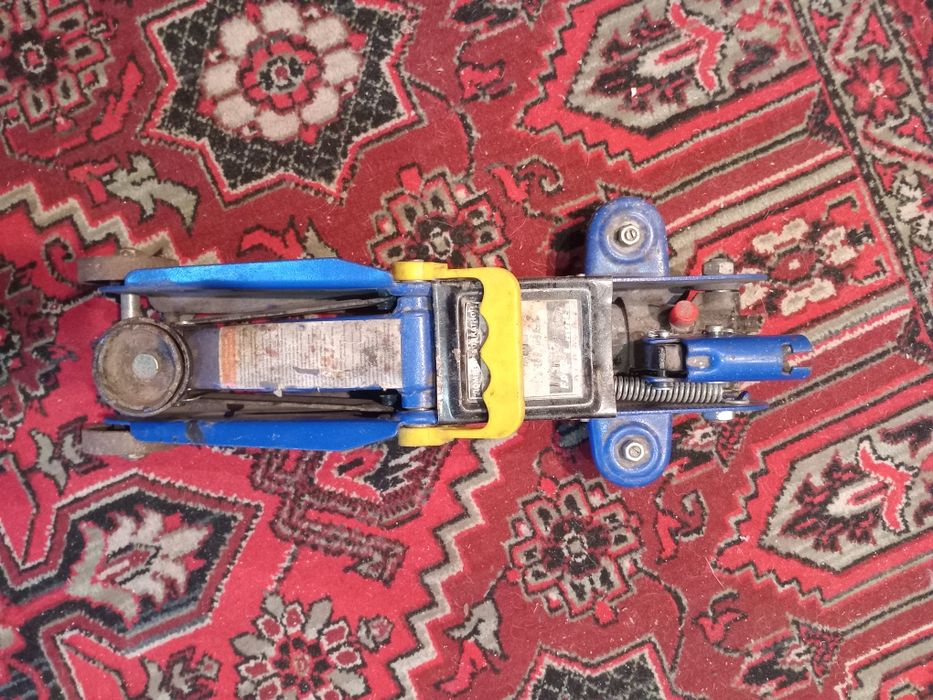 Домкрат гідравлічний 2 тонни