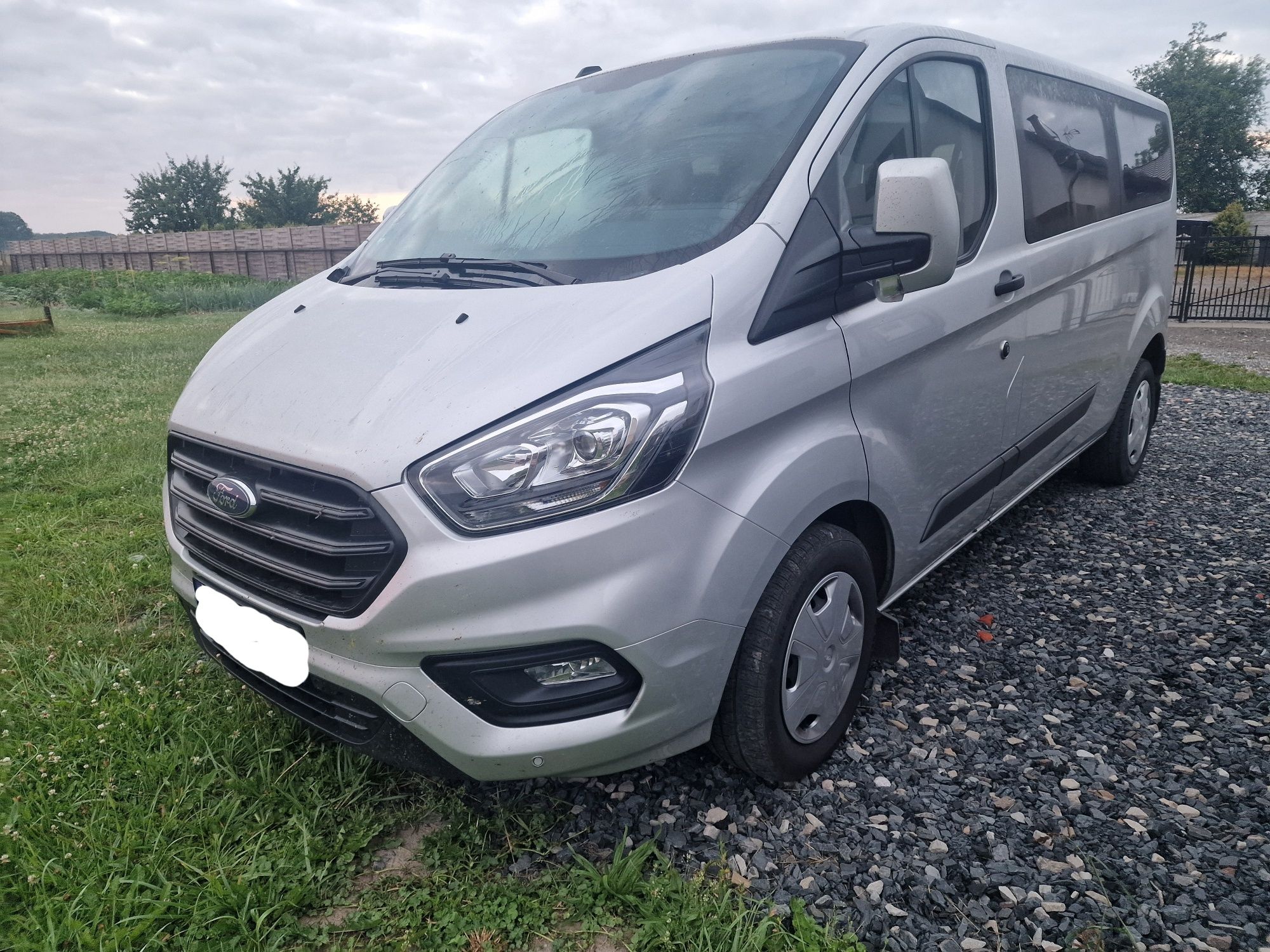 Wypożyczalnia wynajem bus 9 osobowy Ford Custom LONG
