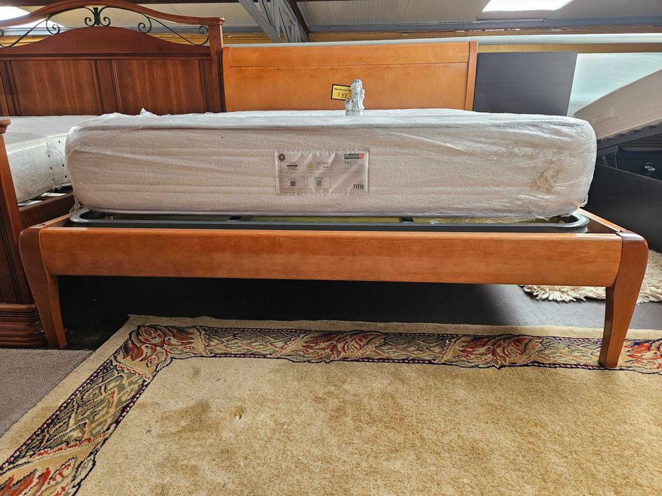 Conjunto de cama, estrado e colchão Molaflex -