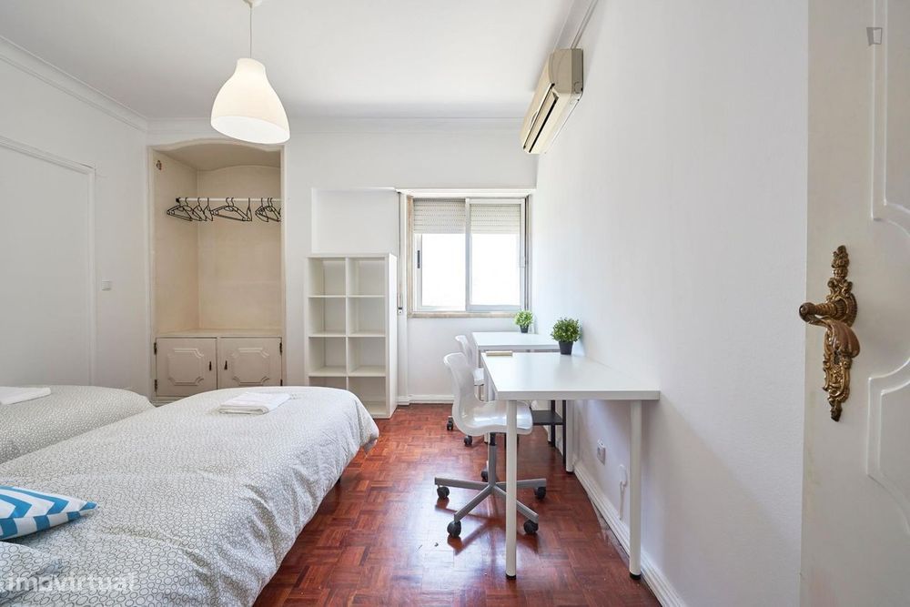 142715 - Quarto duplo em apartamento partilhado