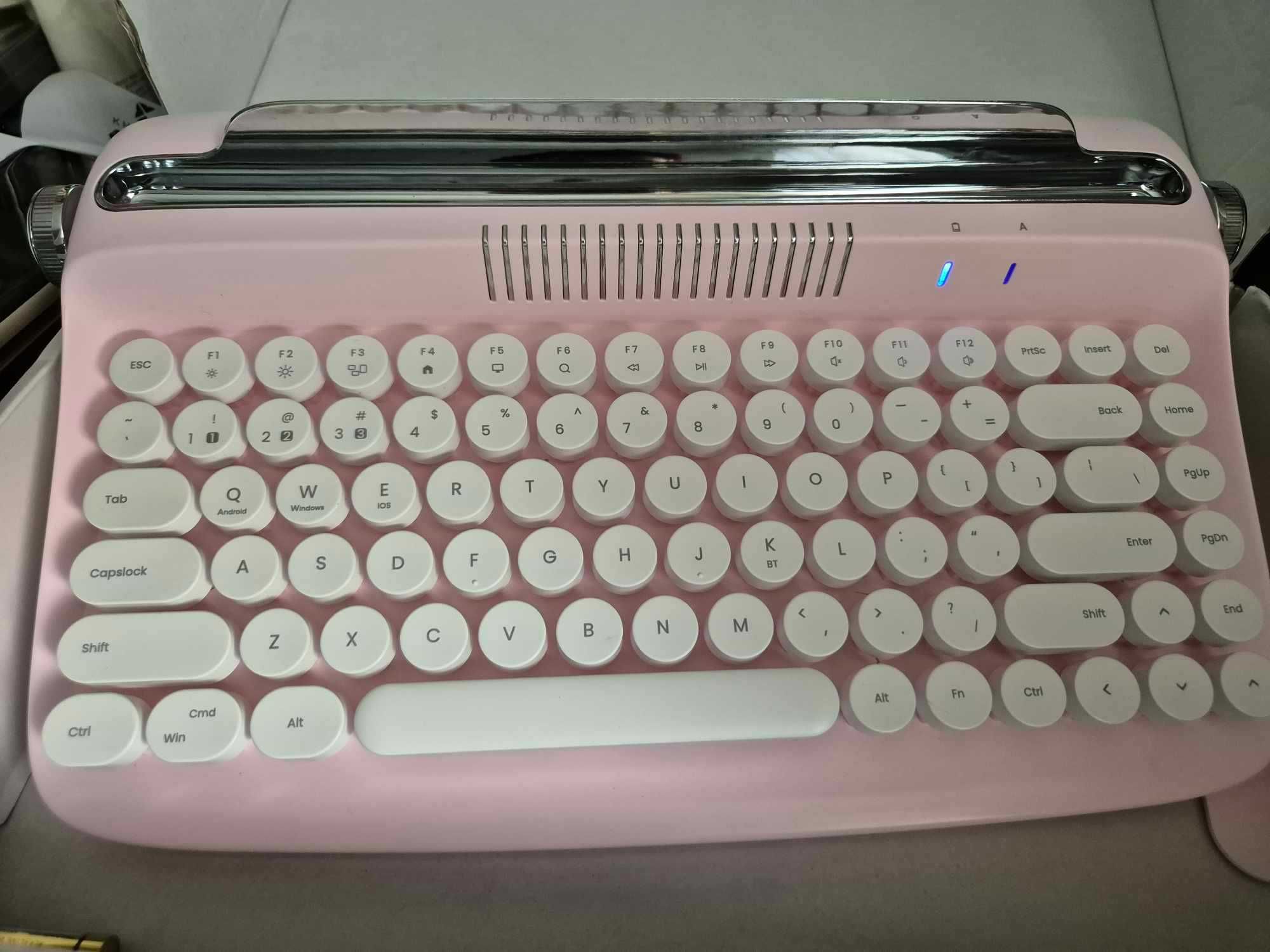 Bezprzewodowa estetyczna klawiatura w stylu retro, z Bluetooth