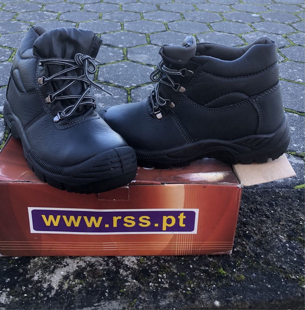 Vendo botas de biqueira de aco novas numero 41 .