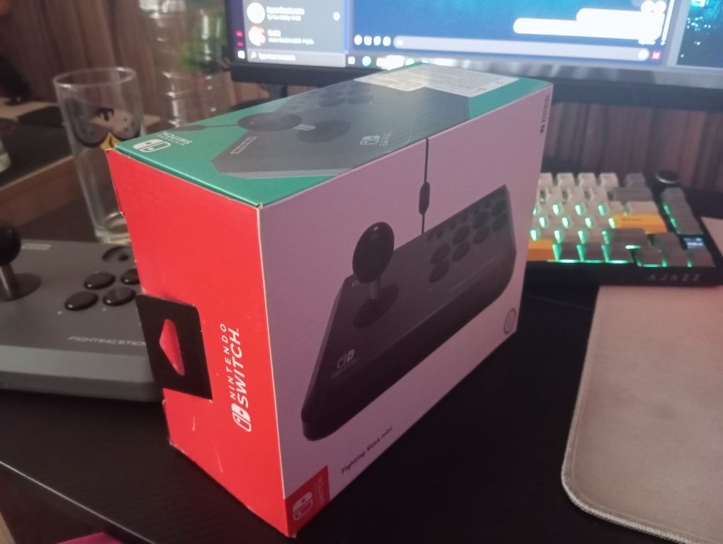 Hori Fighting Stick Mini [PC/Switch], Pad idealny do bijatyk