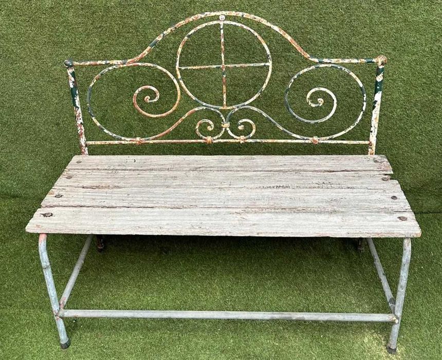 Banco de jardim, antigo,  artesanal para restauro completo.