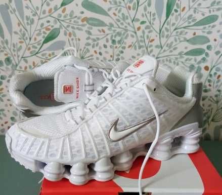 Para ładnych i wytrzymałych butów sportowych r.45