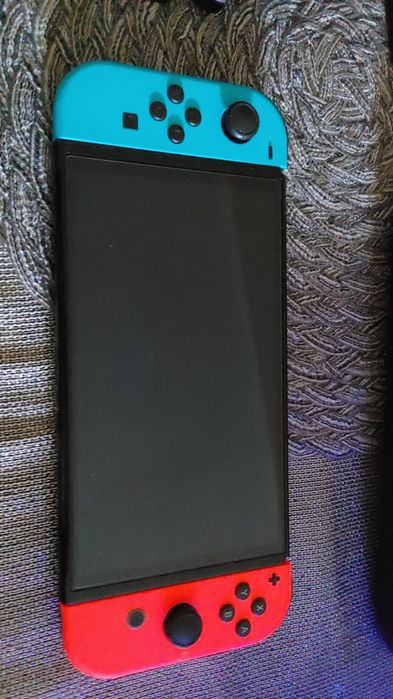 Nintendo Switch Oled szuka nowego domu! 

Sprzedam konsolę Nintendo Sw