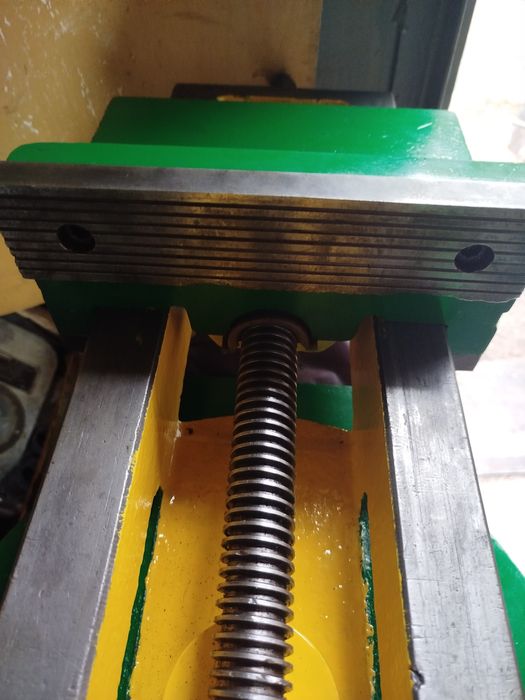 Лещата тиски станочні поворотні 250 мм