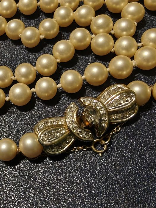 Stary naszyjnik z pereł z bardzo pięknym złotym zapięciem Vintage