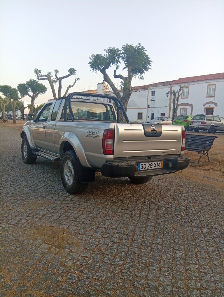 Nissan Navara Pickup 2.5 4x4