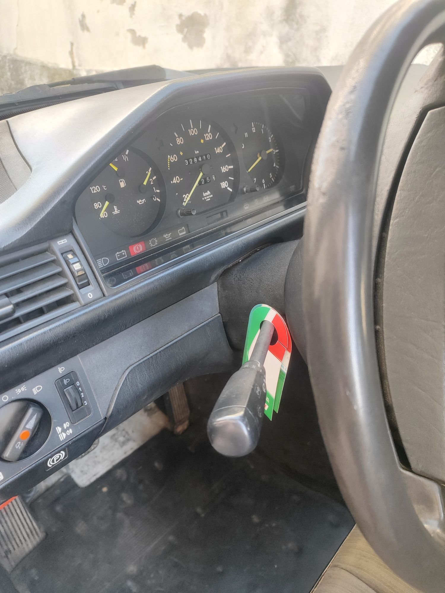 Mercedes Benz 200d w124