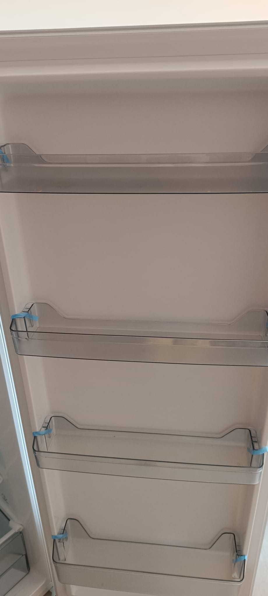 Frigorífico 1 porta QILIVE com capacidade 242L