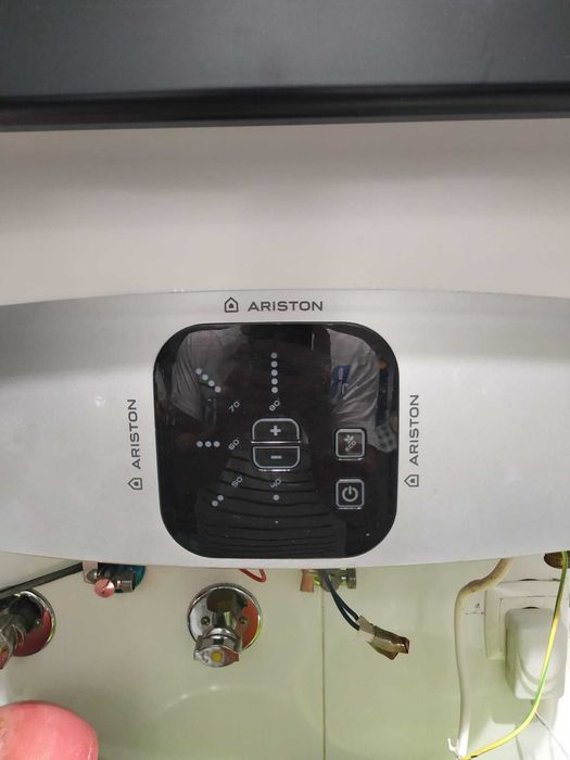 Display termoacumulador Ariston como novo