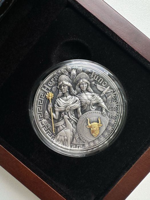 Продам серебряную монету 5 долларов. Монета Гера и Юнона