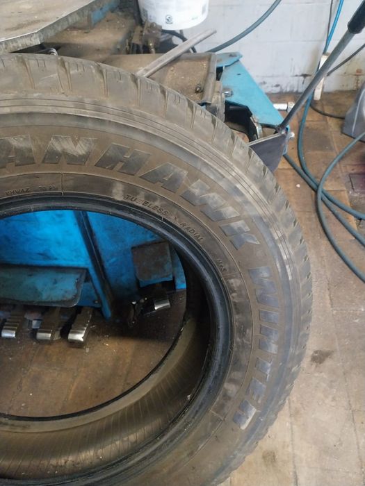 Opony dostawcze zimowe używane  rozmiar 215/75/16C