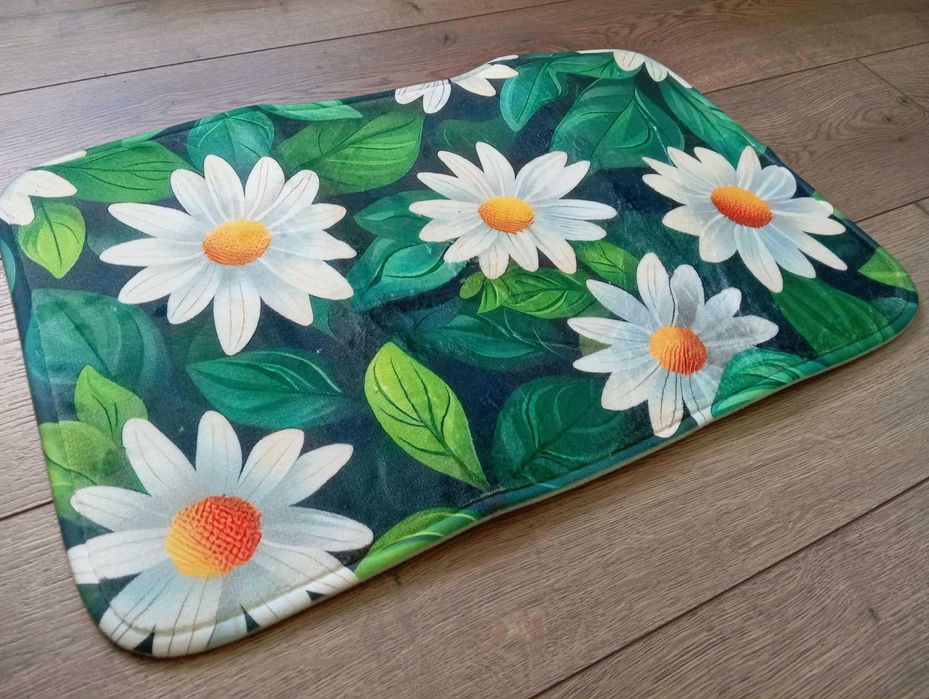 Dywanik łazienkowy z kwiatami rumianku