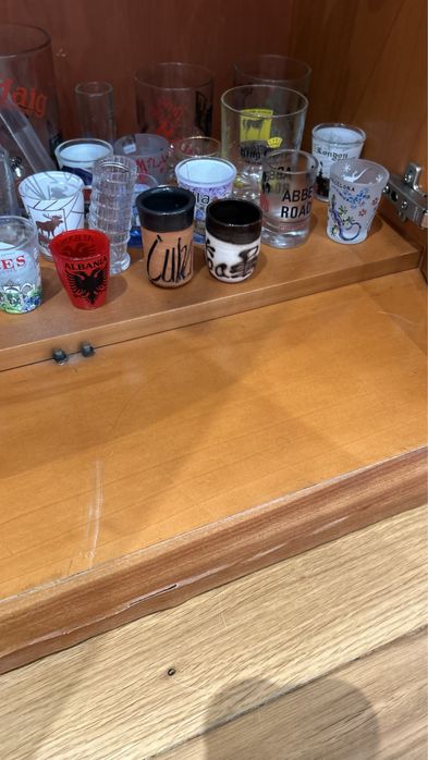 Vitrine de sala em cerejeira