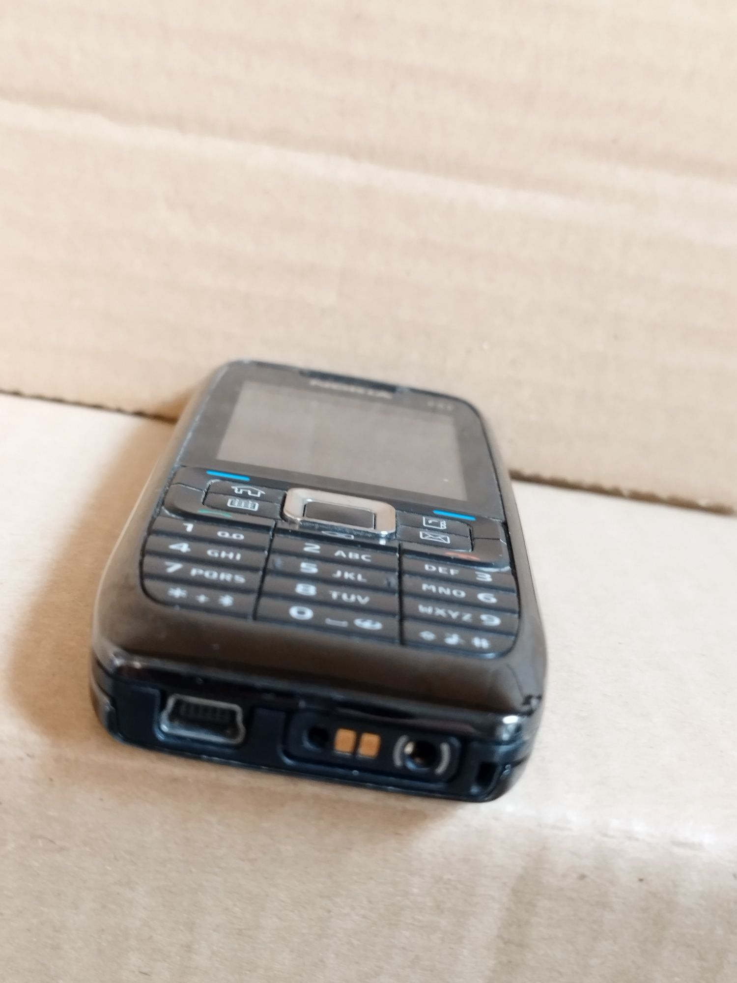 Telefon Nokia E51 Retro