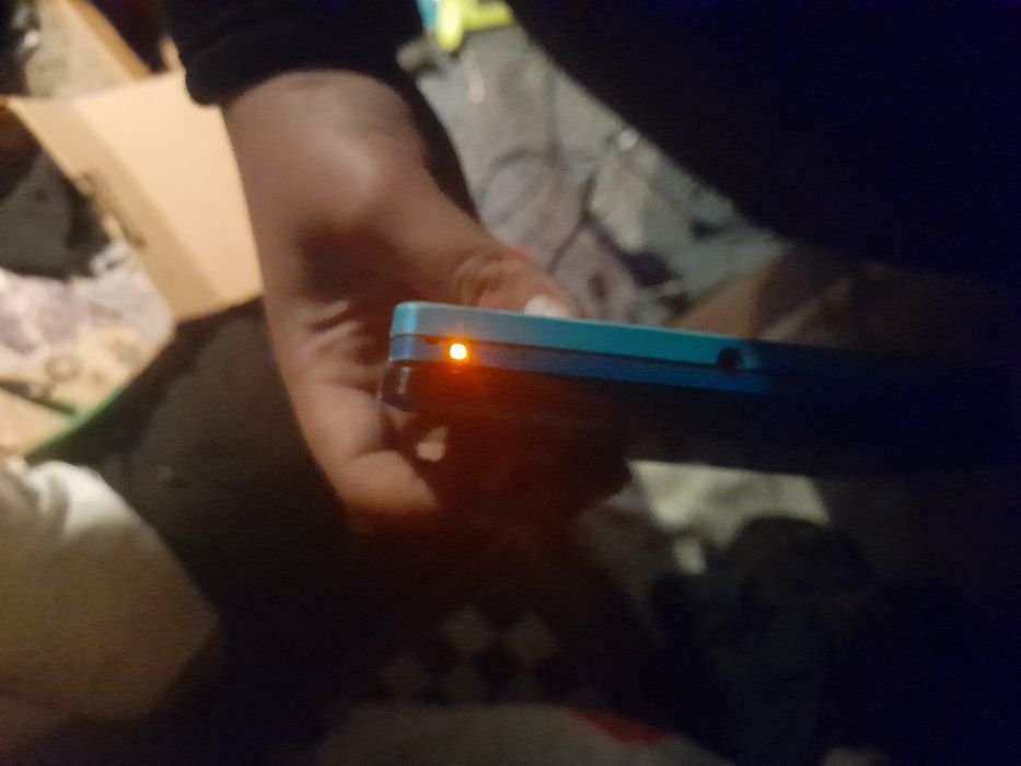 Nintendo 3Ds azul Ela tá com um dos ecrãs partidos