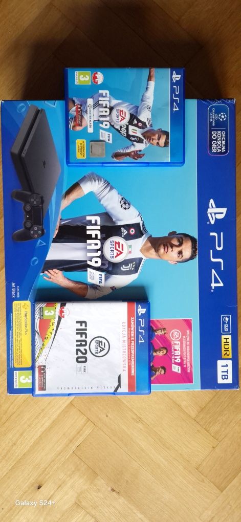 PS4 Slim 1TB + 2 gry