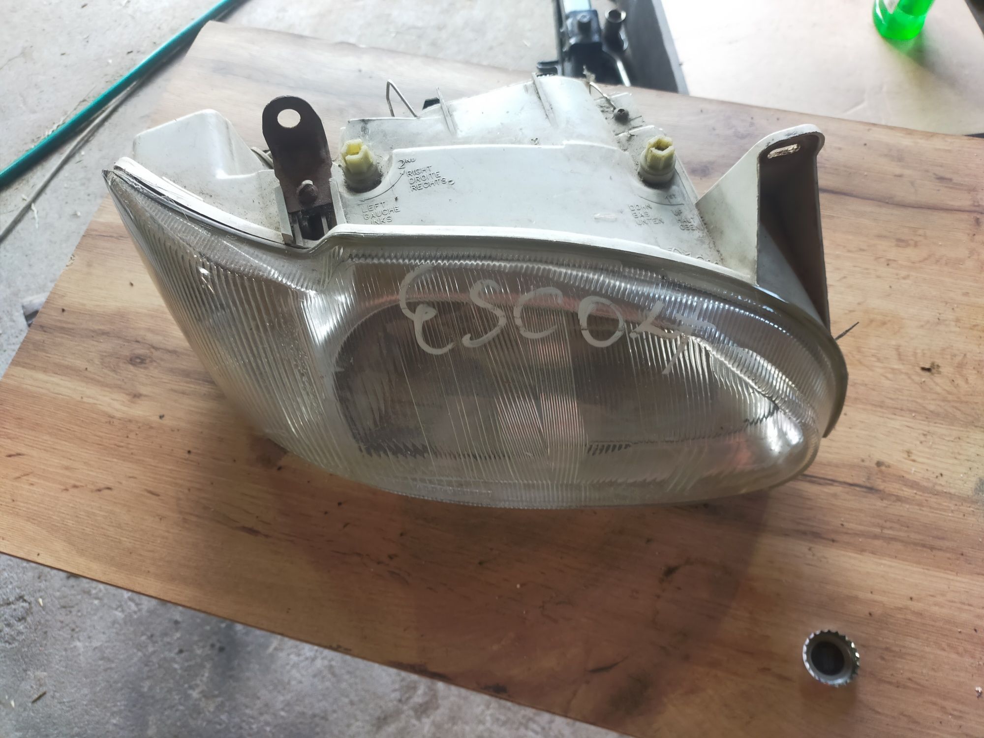 Lampa prawa Ford Escort MK6