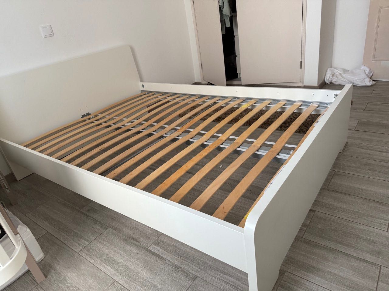 cama casal Ikea Askvoll 140x200 branca