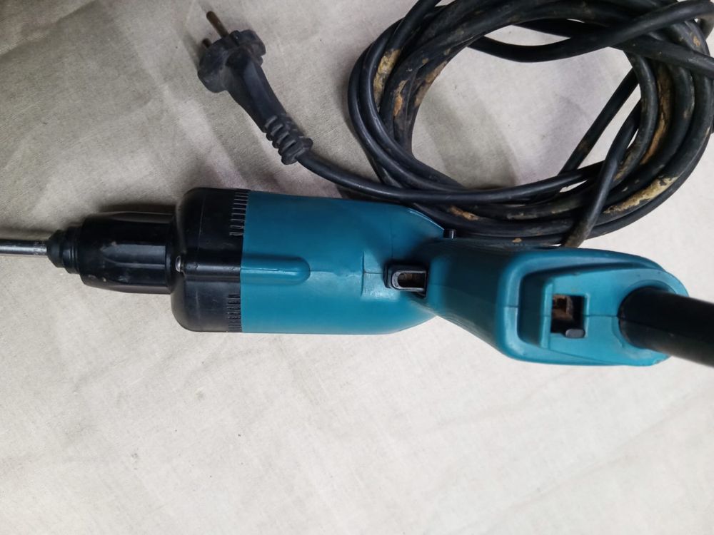 Wkrętarka sieciowa Makita 6822  . 570W