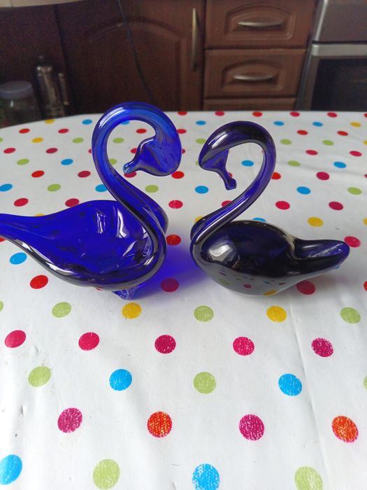 Стеклянные лебеди голубого цвета