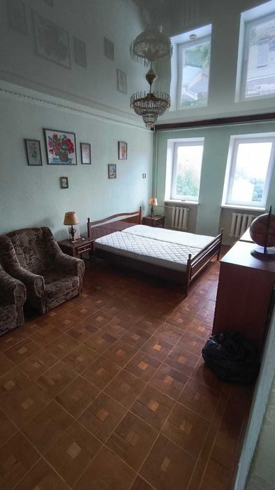 Продам 3 кім.квартиру у  Центрі  68000$