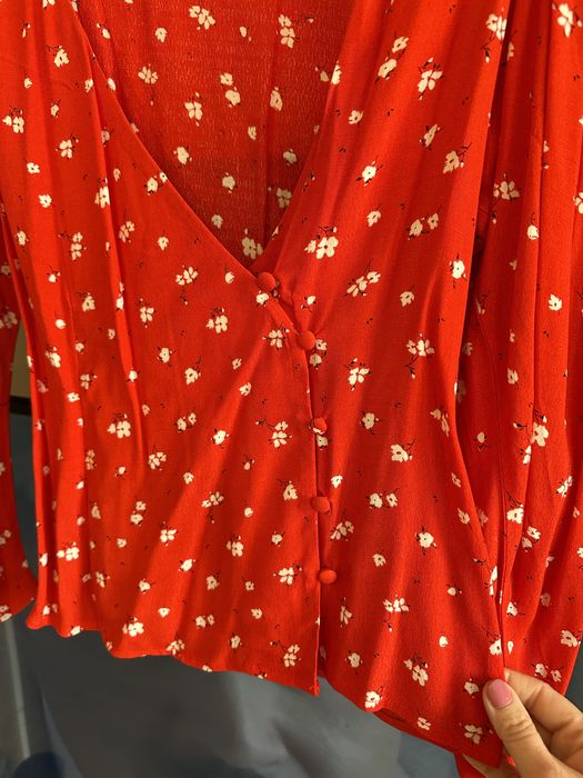 Bluzka w kwiatki powlekane guziczki