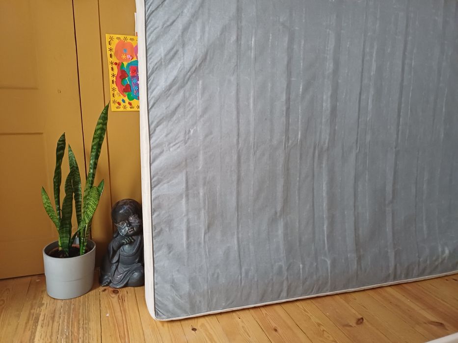 Cama 140x200 com estrado e colchão