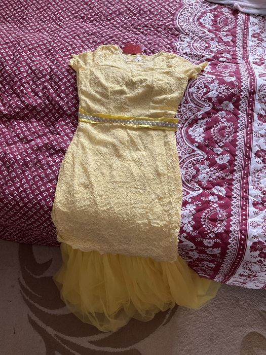 Платье нарядное. Очень нежное, круживное!