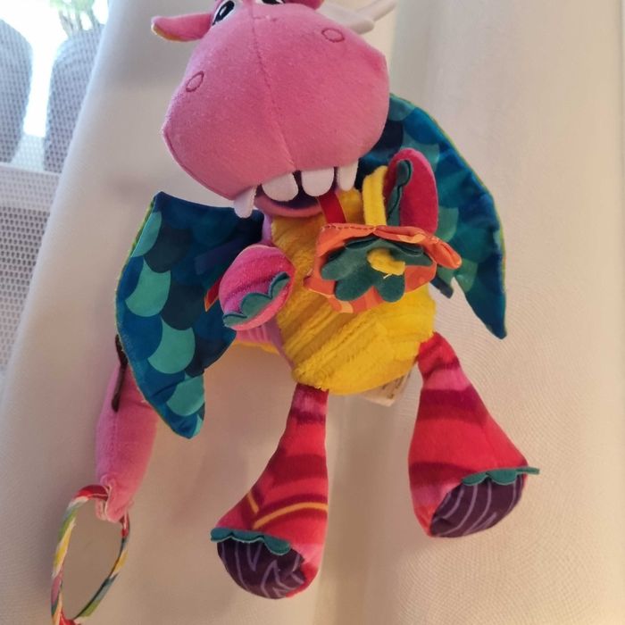 Smok smoczyca Lamaze pluszowa zawieszka maskotka grzechotka Lamaze