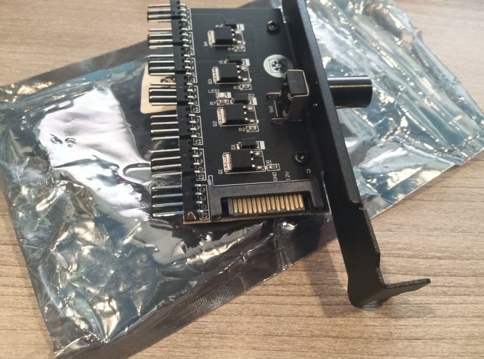 Реобас на 7 вентиляторов новый. Питание Sata