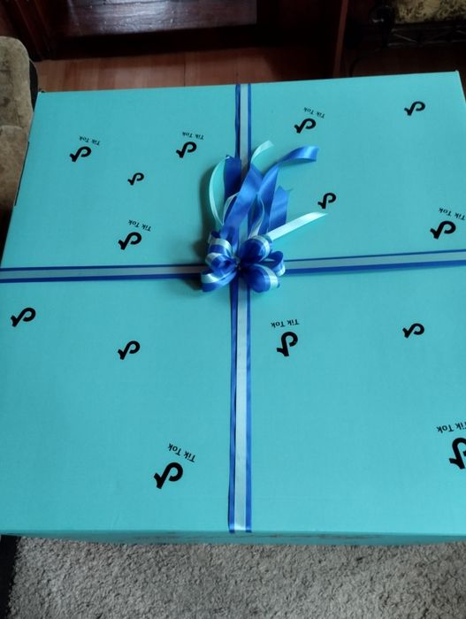 Коробка для подарков 500 грн торг