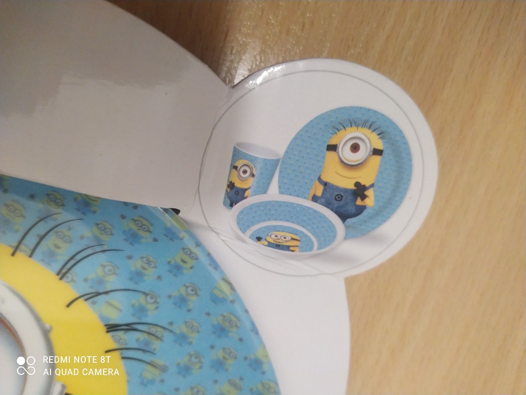 Minionki zestaw śniadaniowy miska kubek talerzyk minionki