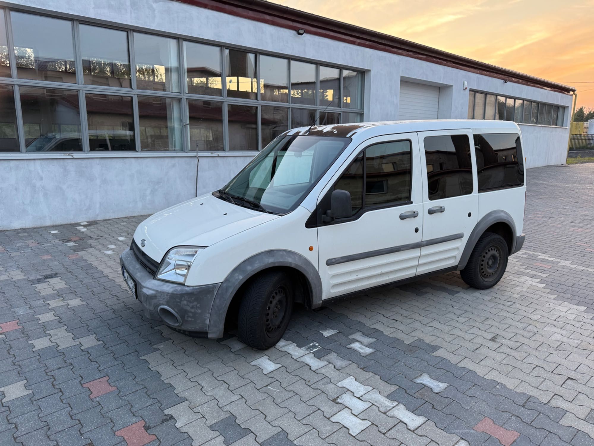Ford transit Connect w bdb stanie.