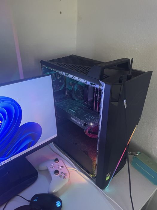 Vendo Pc com 2 monitores, micro e teclado e rato