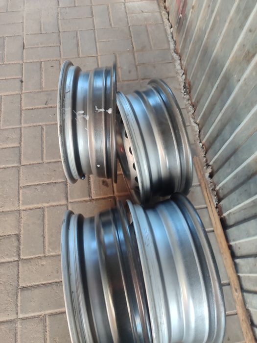 Диски металеві r16 mercedes sprinter 6.130 et51 dia 84.1