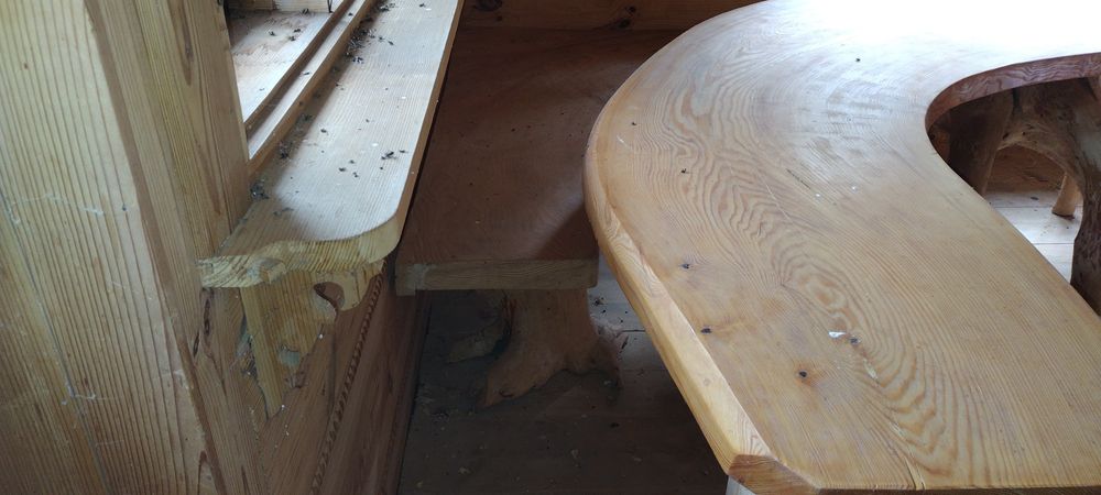 Nie typowy stół i ława z drzewa