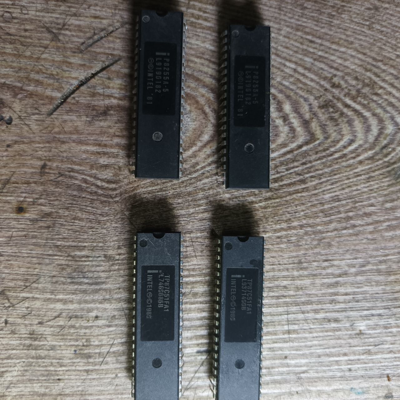Intel PB8255A-5 TP87C51FA1