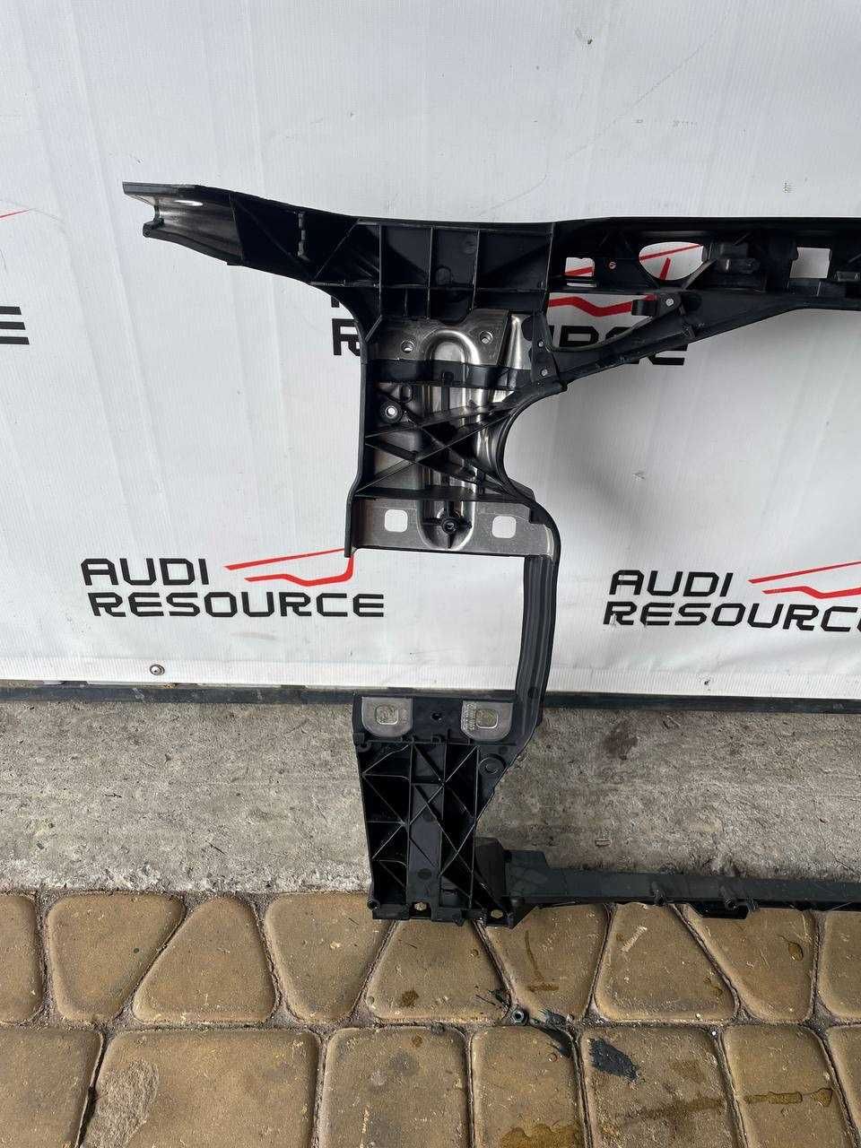 Телевізор панель установочна радіаторів передня Audi A4 B9 A5 нова