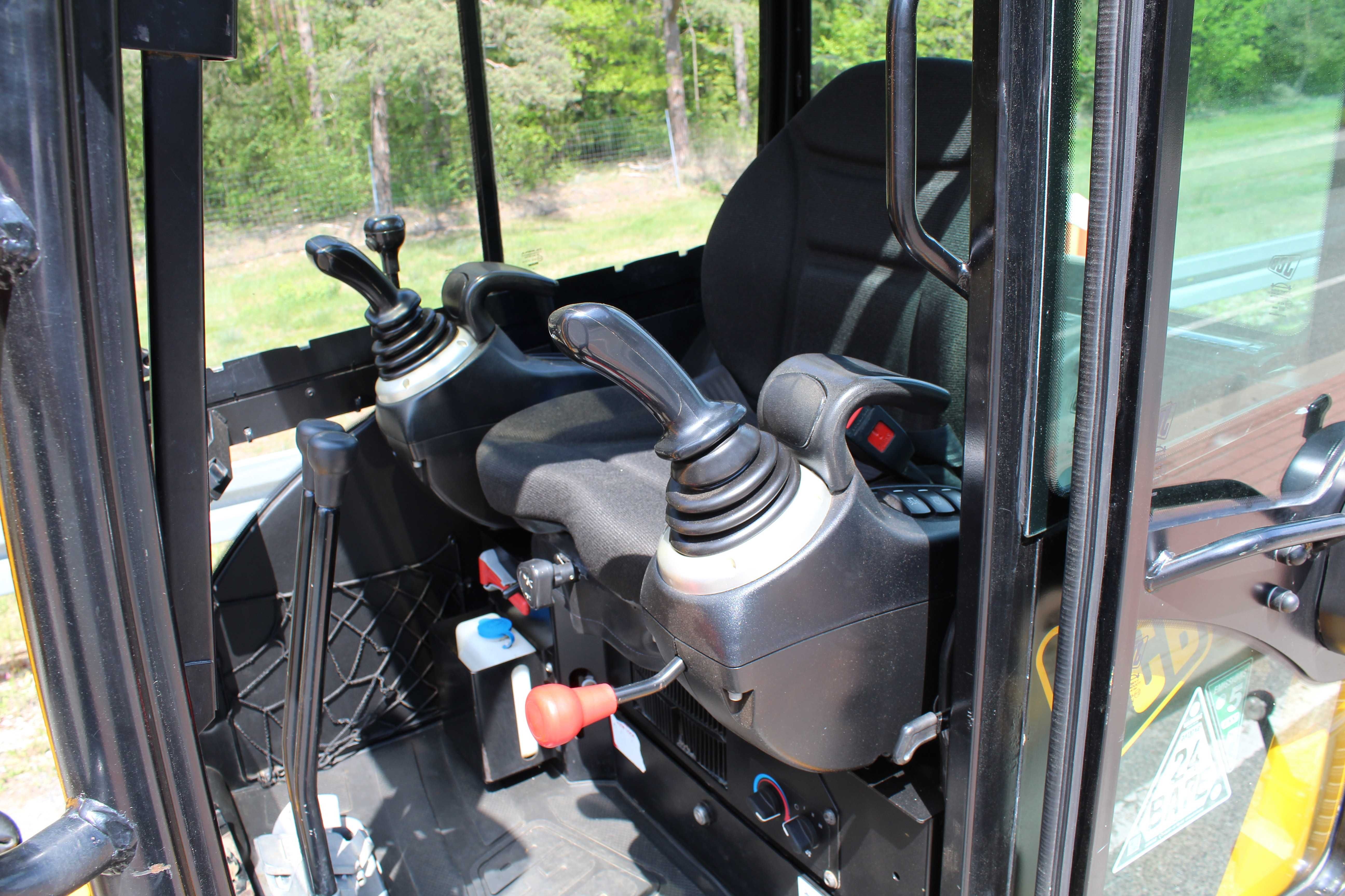 Zestaw minikoparka JCB 8026CTS/2021r/1756mth + Przyczepka INDESPENSION