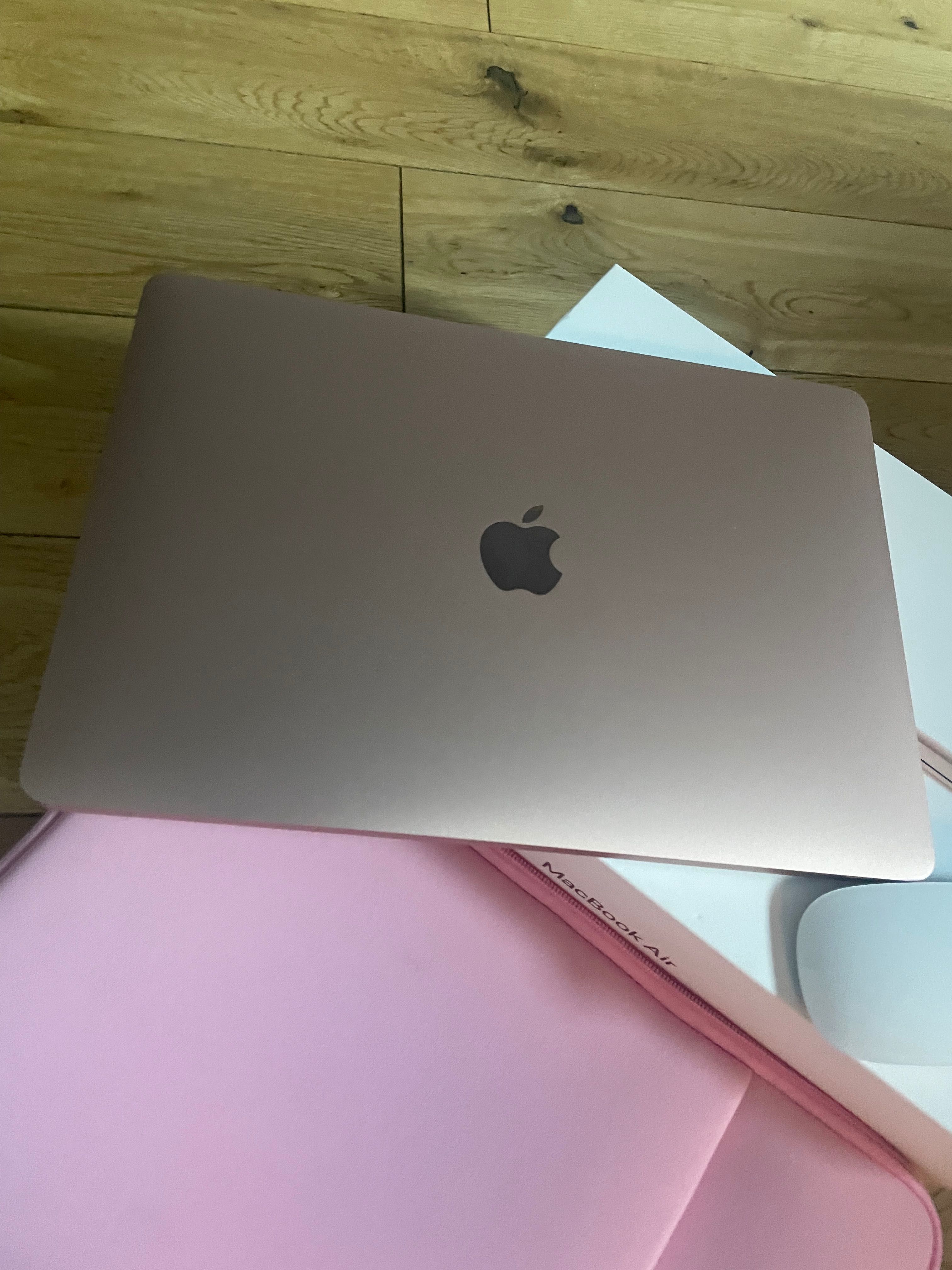 MacBook Air 13 zloty